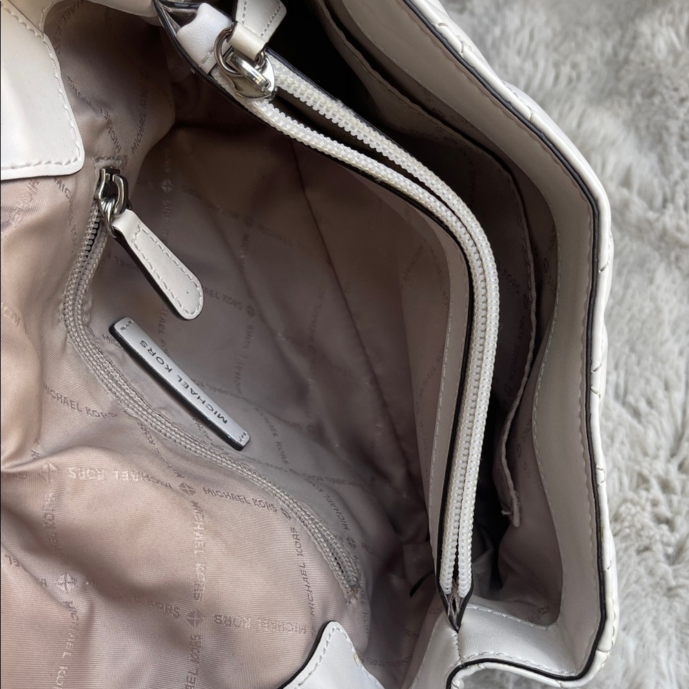 Michael Kors Peyton Quilted patent leather Shoulder Bag - Picture 10 of 16